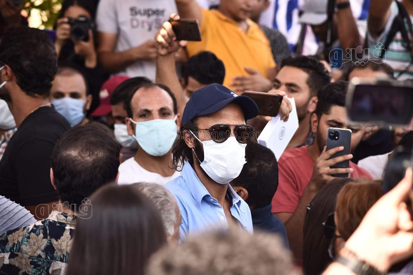 رامي رضوان وحسن الرداد يتلقيان العزاء في دلال عبد العزيز بالمقابر (25)