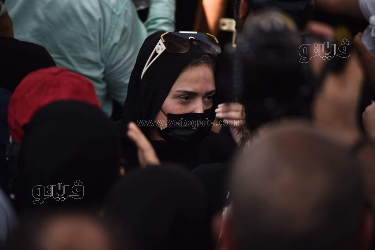 رامي رضوان وحسن الرداد يتلقيان العزاء في دلال عبد العزيز بالمقابر (28)