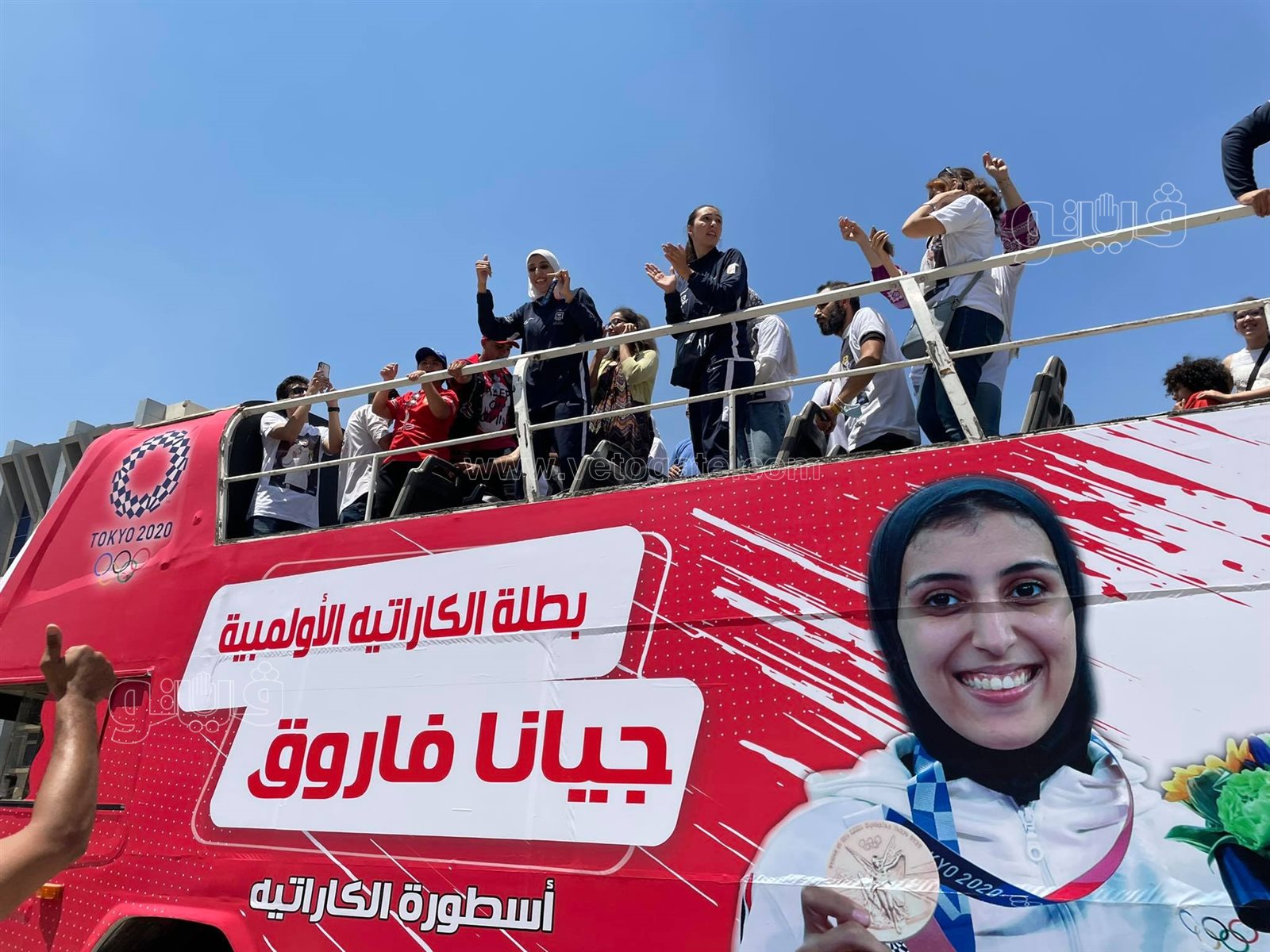  الأتوبيس المكشوف يجوب شوارع القاهرة بـ جيانا فاروق  (6)