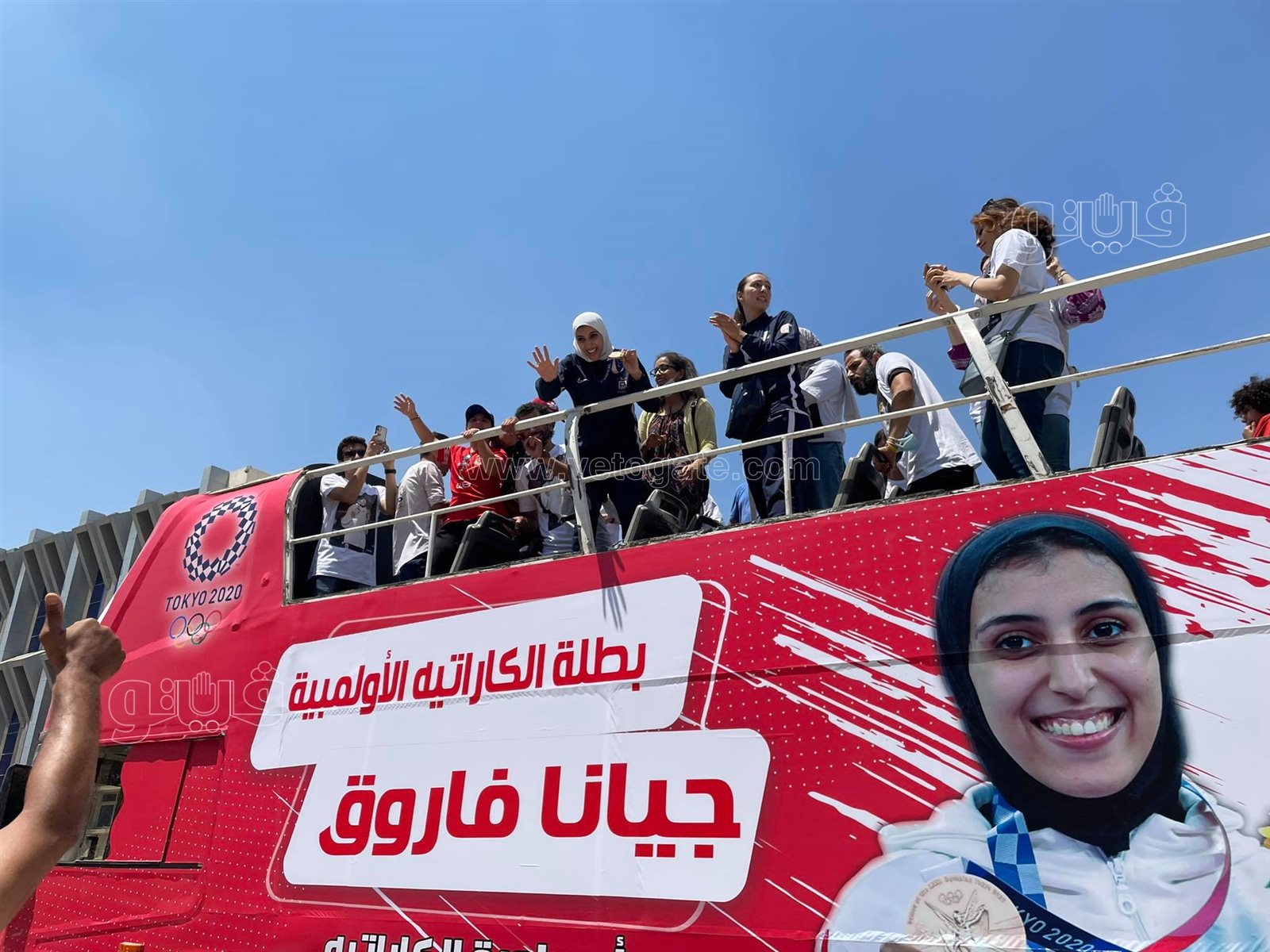  الأتوبيس المكشوف يجوب شوارع القاهرة بـ جيانا فاروق  (8)