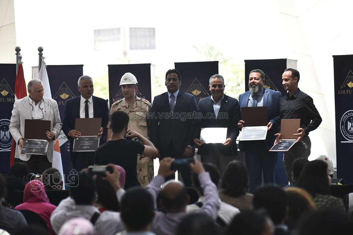 المتحف المصري الكبير يكرم فريق نقل مركب الملك خوفو (14)