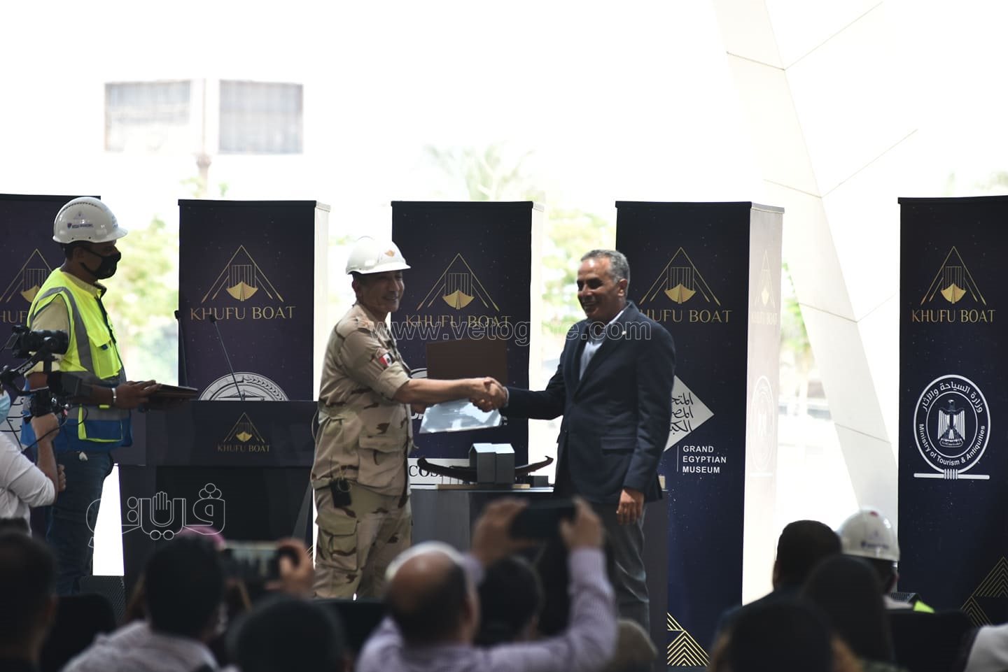 المتحف المصري الكبير يكرم فريق نقل مركب الملك خوفو (20)