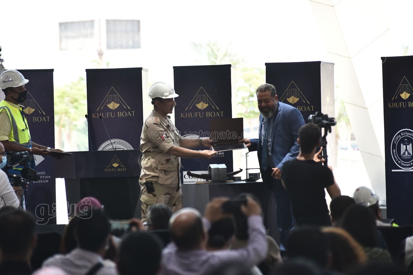 المتحف المصري الكبير يكرم فريق نقل مركب الملك خوفو (22)