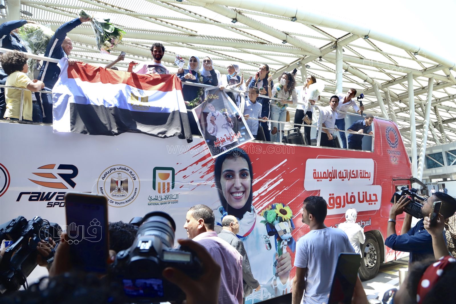 لحظة وصول جيانا فاروق إلى مطار القاهرة  (28)