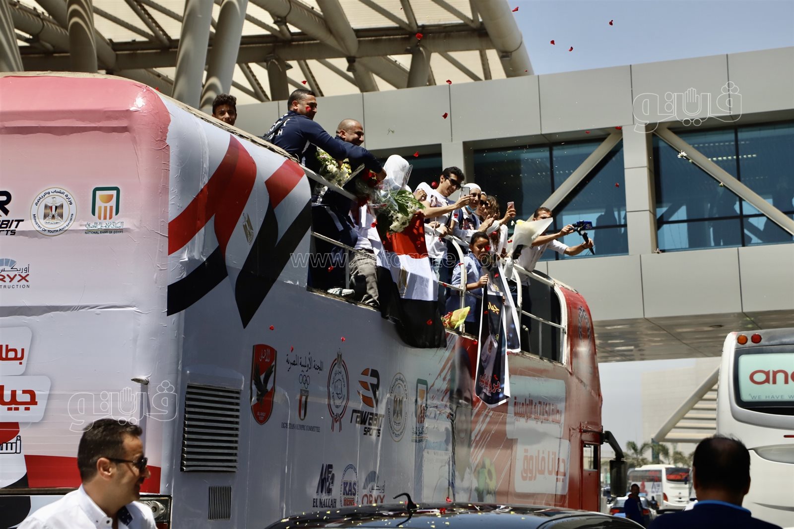 لحظة وصول جيانا فاروق إلى مطار القاهرة  (36)