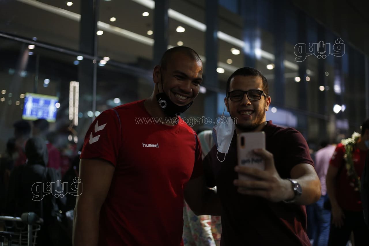وصول منتخب اليد مطار القاهرة (12)
