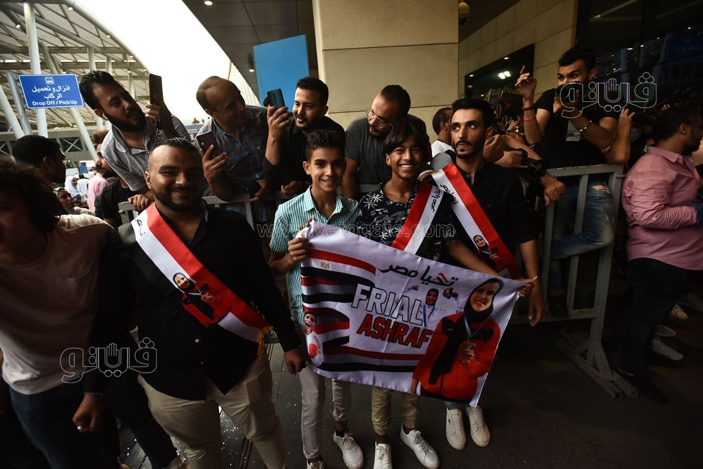 وصول فريال أشرف لمطار القاهرة  (4)