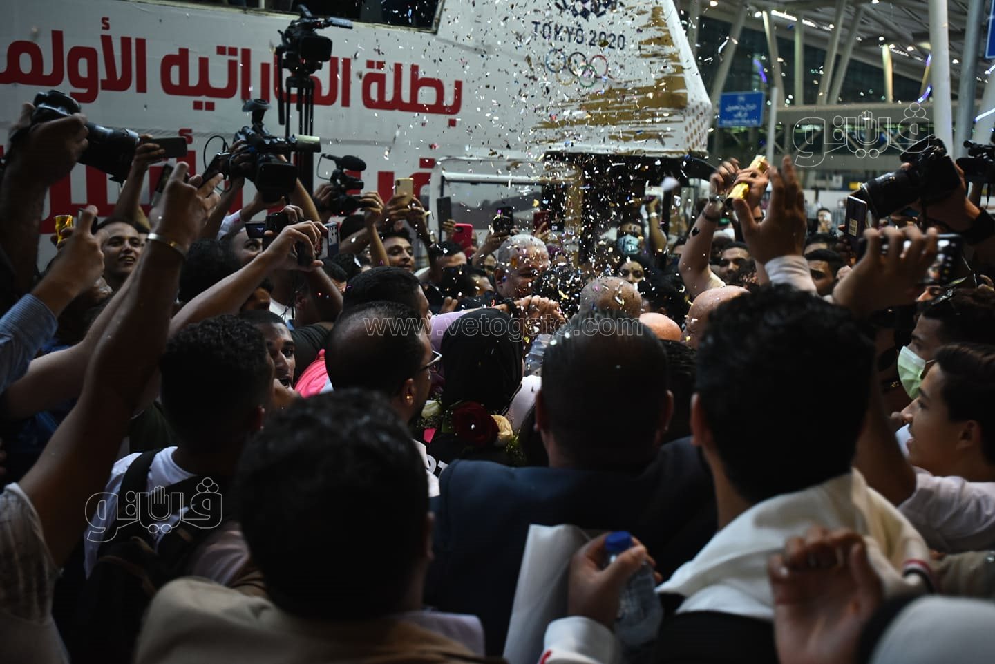 وصول فريال أشرف لمطار القاهرة  (8)