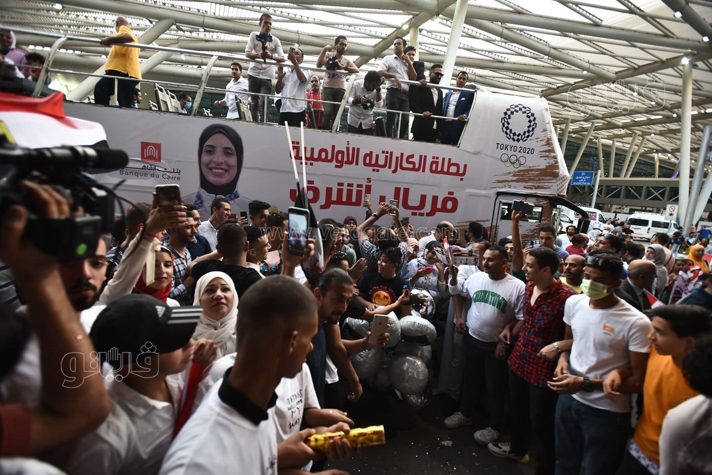 وصول فريال أشرف لمطار القاهرة  (11)