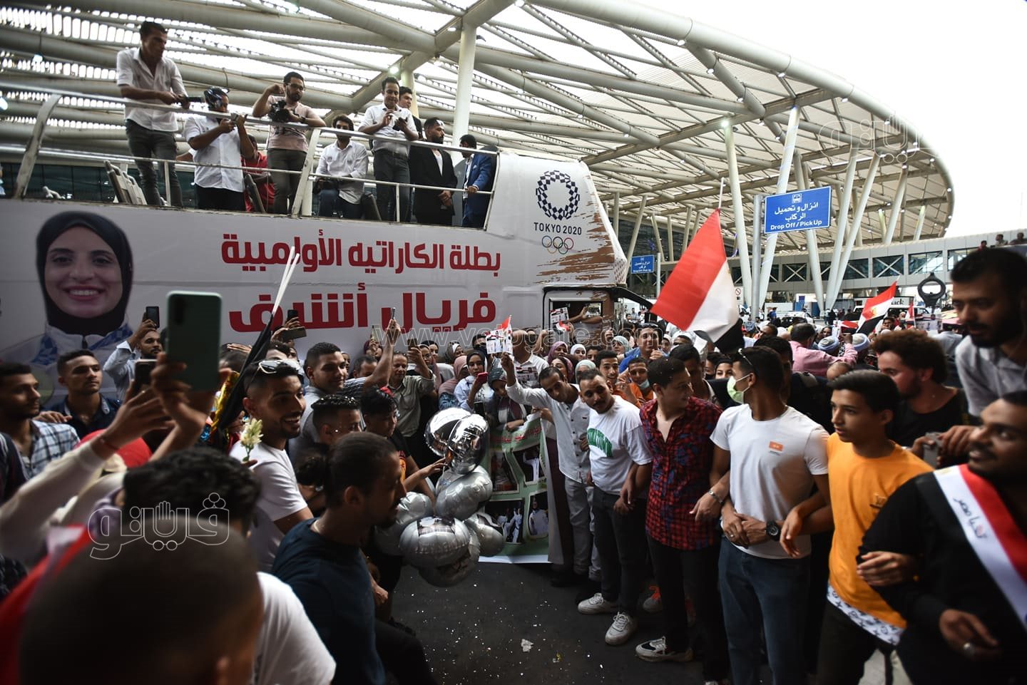 وصول فريال أشرف لمطار القاهرة  (12)