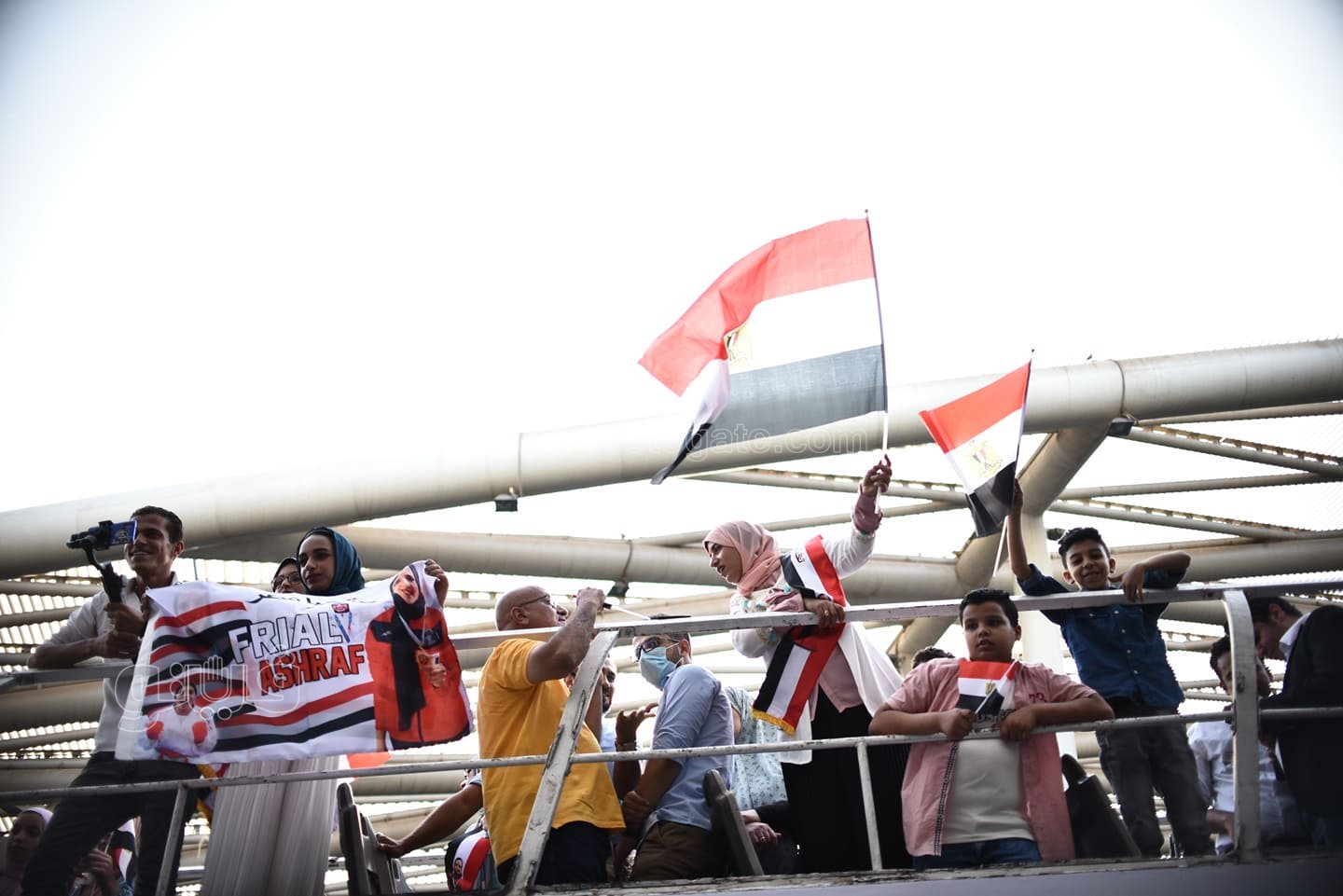 وصول فريال أشرف لمطار القاهرة  (16)