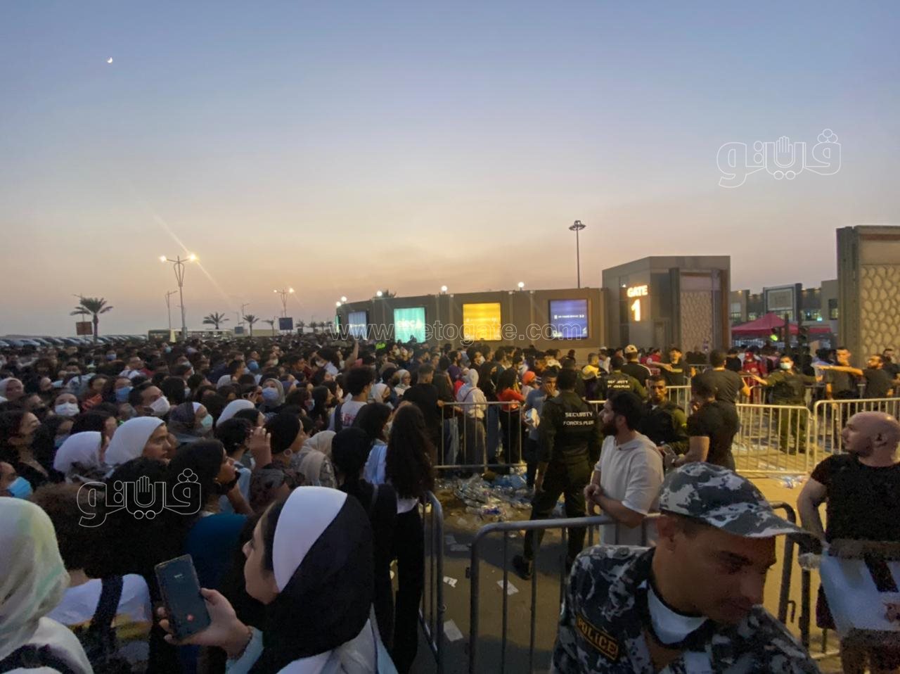 فرقة كايروكي تشعل حفل مسرح المنارة بالتجمع (8)