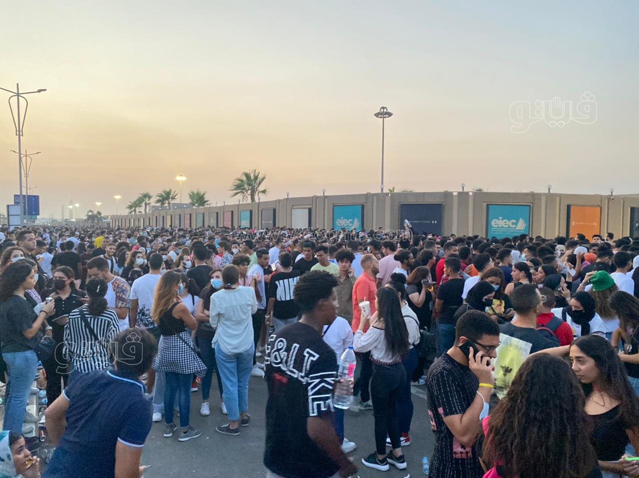 فرقة كايروكي تشعل حفل مسرح المنارة بالتجمع (9)