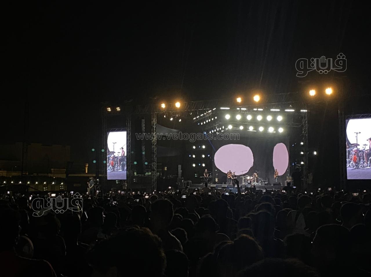 فرقة كايروكي تشعل حفل مسرح المنارة بالتجمع (12)