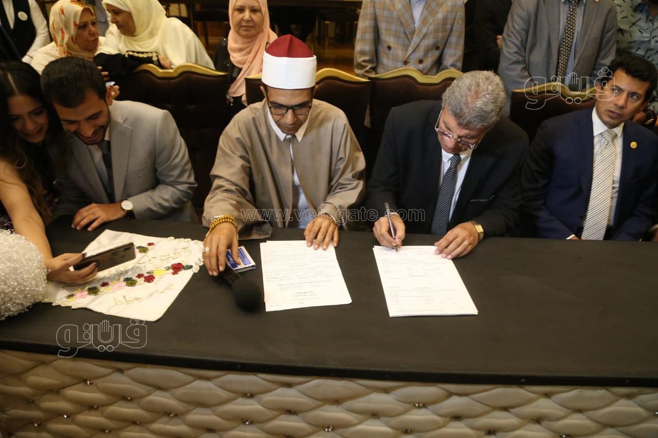 وزير الرياضة يشهد على عقد قران جيانا فاروق (3)