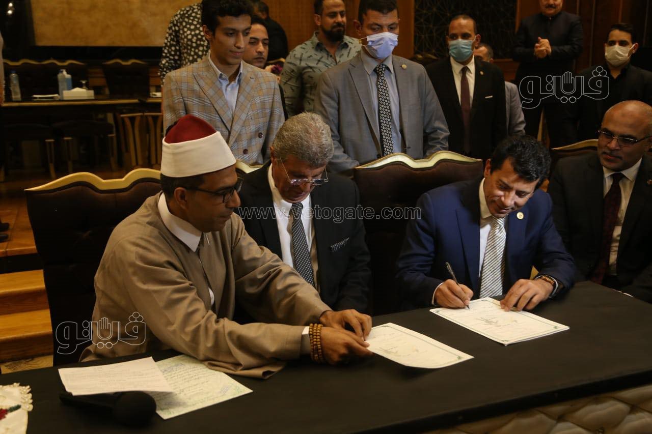وزير الرياضة يشهد على عقد قران جيانا فاروق (7)