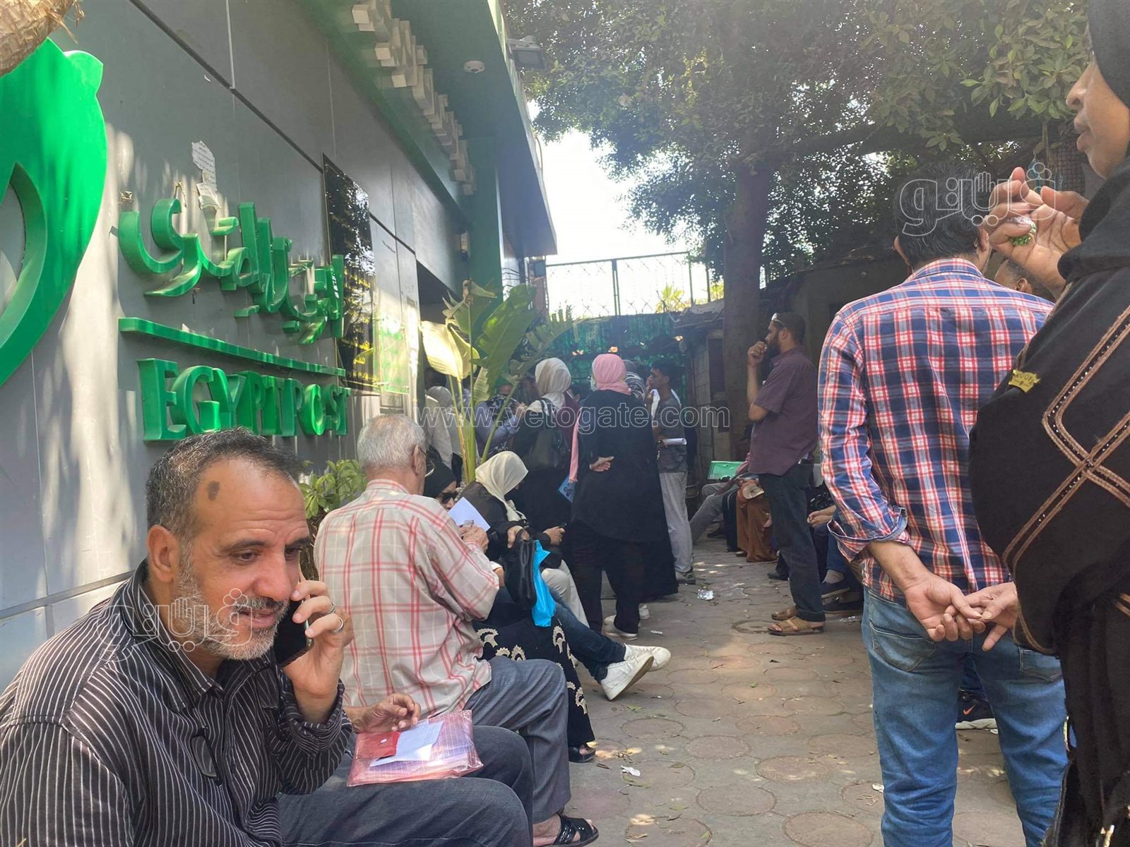 زحام أمام مكتب بريد الدقي لشراء كراسات سكن لكل المصريين (1)