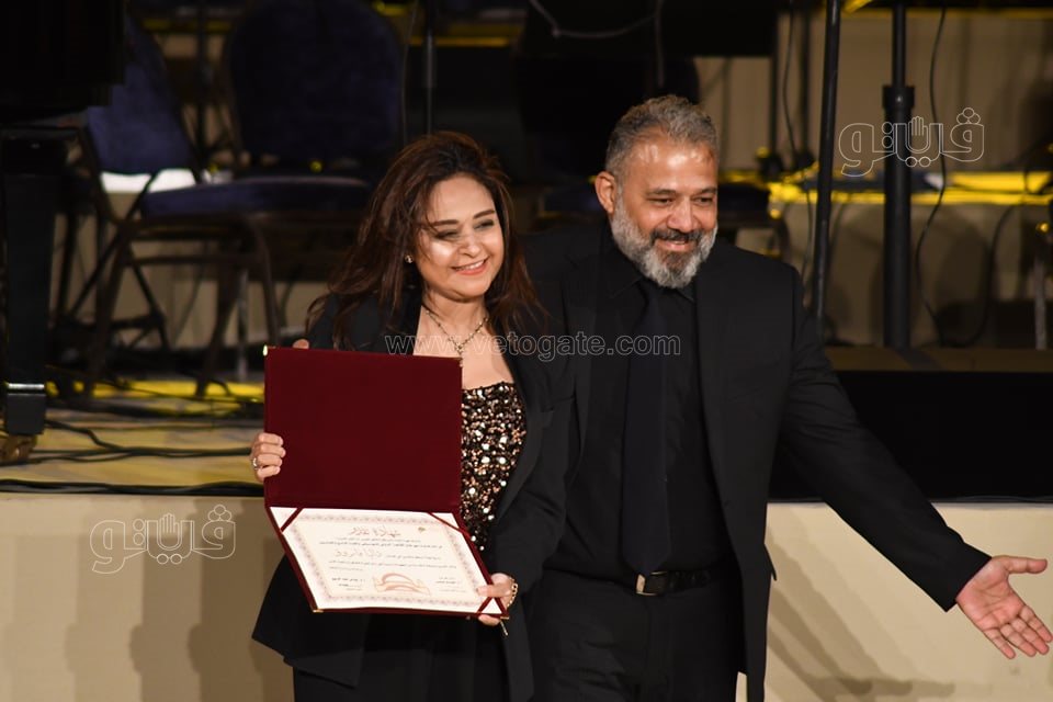 وزيرة الثقافة تكرم 12 شخصية فنية وإدارية في افتتاح مهرجان القلعة (5)