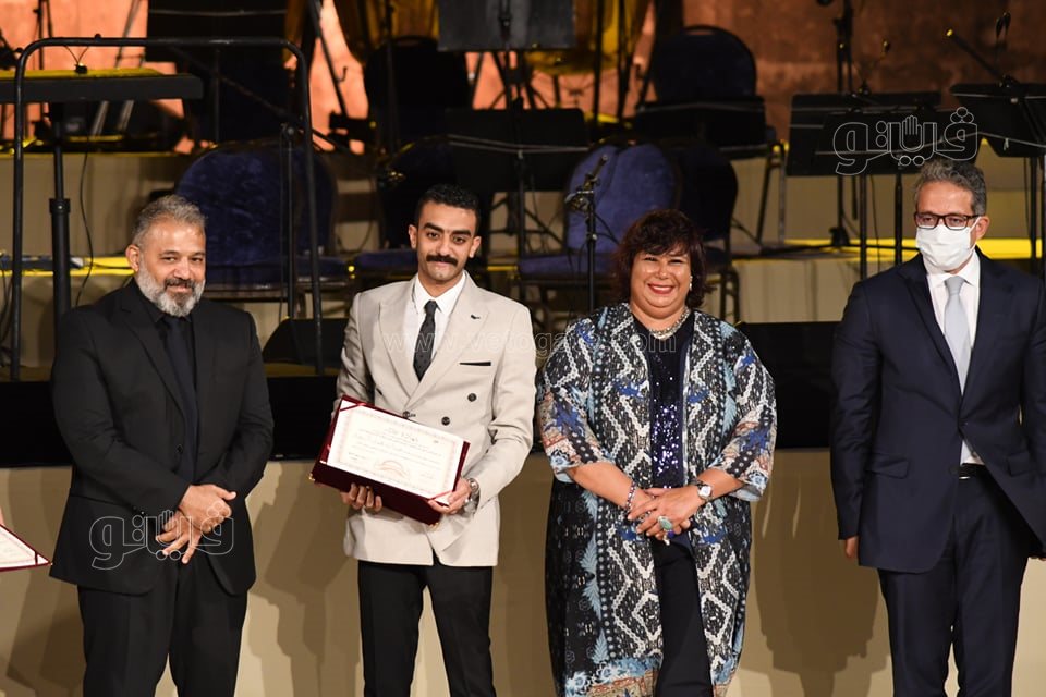 وزيرة الثقافة تكرم 12 شخصية فنية وإدارية في افتتاح مهرجان القلعة (6)