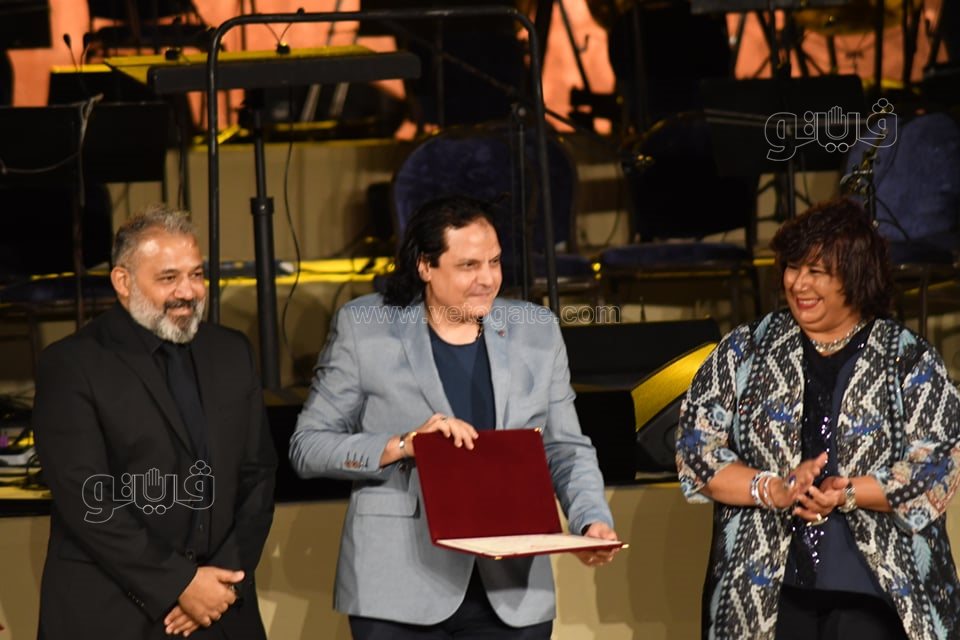 وزيرة الثقافة تكرم 12 شخصية فنية وإدارية في افتتاح مهرجان القلعة (7)