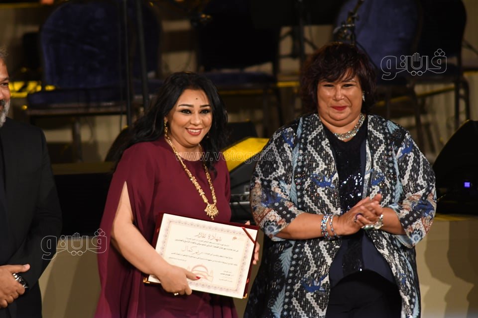 وزيرة الثقافة تكرم 12 شخصية فنية وإدارية في افتتاح مهرجان القلعة (8)