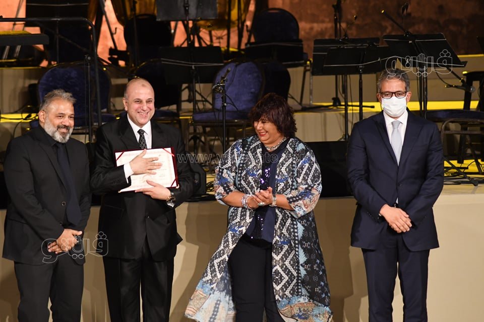 وزيرة الثقافة تكرم 12 شخصية فنية وإدارية في افتتاح مهرجان القلعة (12)