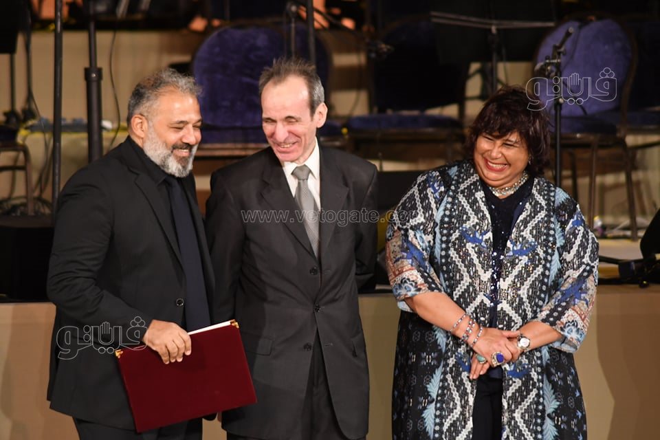 وزيرة الثقافة تكرم 12 شخصية فنية وإدارية في افتتاح مهرجان القلعة (15)