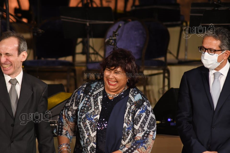 وزيرة الثقافة تكرم 12 شخصية فنية وإدارية في افتتاح مهرجان القلعة (16)