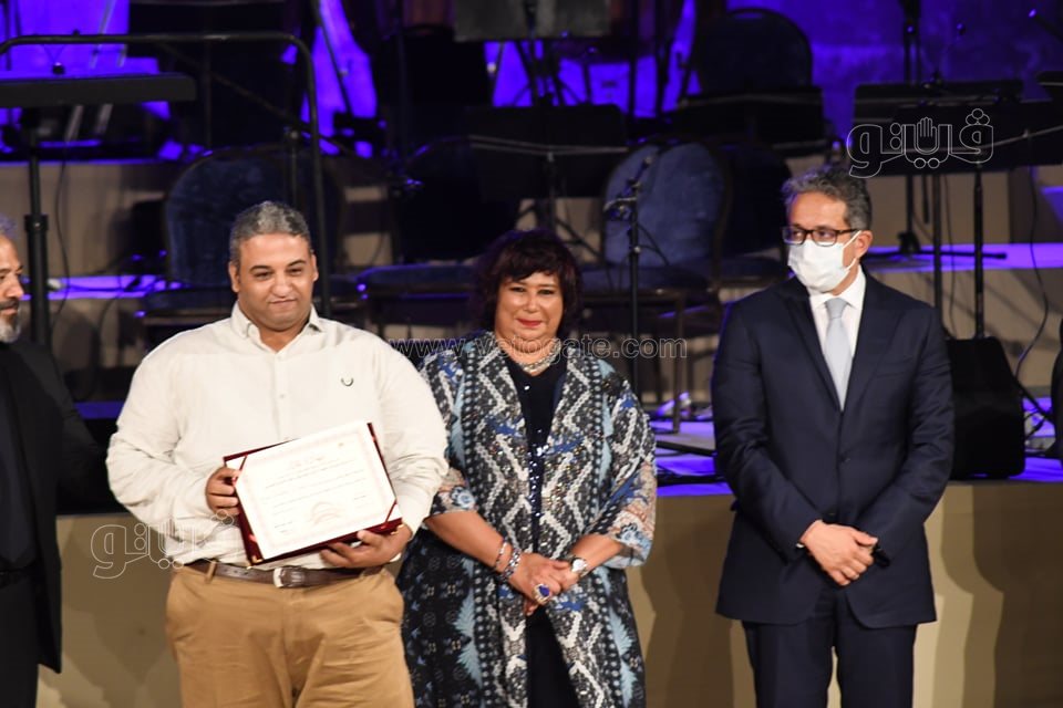 وزيرة الثقافة تكرم 12 شخصية فنية وإدارية في افتتاح مهرجان القلعة (17)