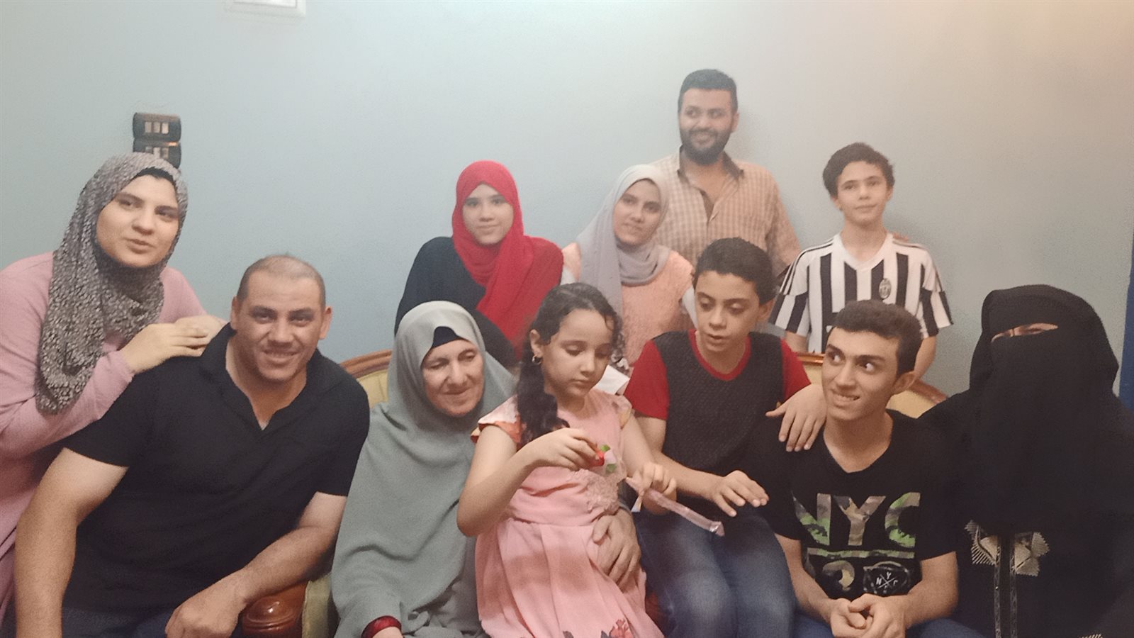 عائلة  الطالب محمد تامر المرزوقي حسين ، الأول على مستوى الجمهورية في الثانوية الأزهرية “علمي”