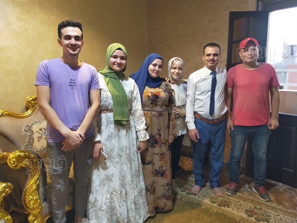 رحمة عبد الوهاب صلاح عبد الوهاب مع اسرتها