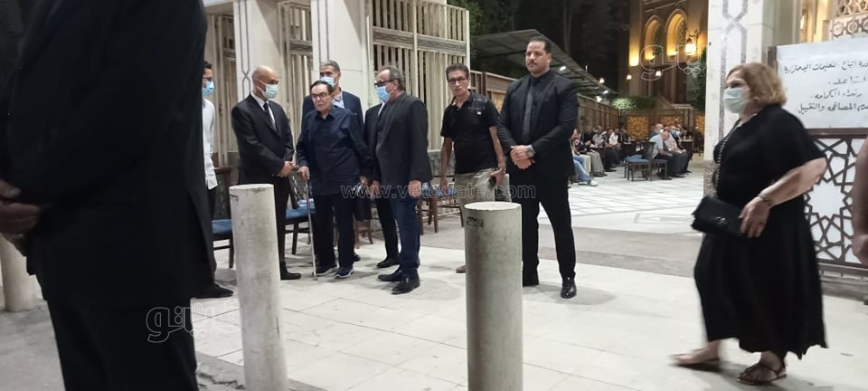 سمير صبري اول حضور عزاء السيناريست فيصل ندا (2)