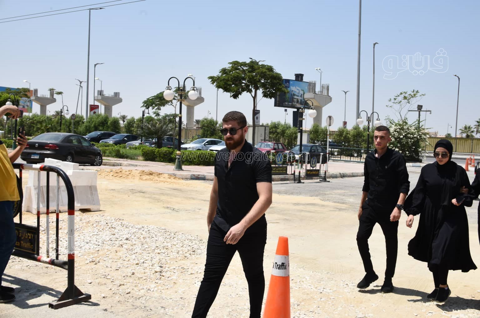 أثناء الجنازة.. الحزن يسيطر على أسرة رجاء حسن وطليقها (7)