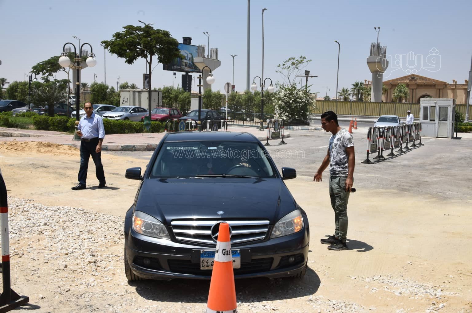 أثناء الجنازة.. الحزن يسيطر على أسرة رجاء حسن وطليقها (10)