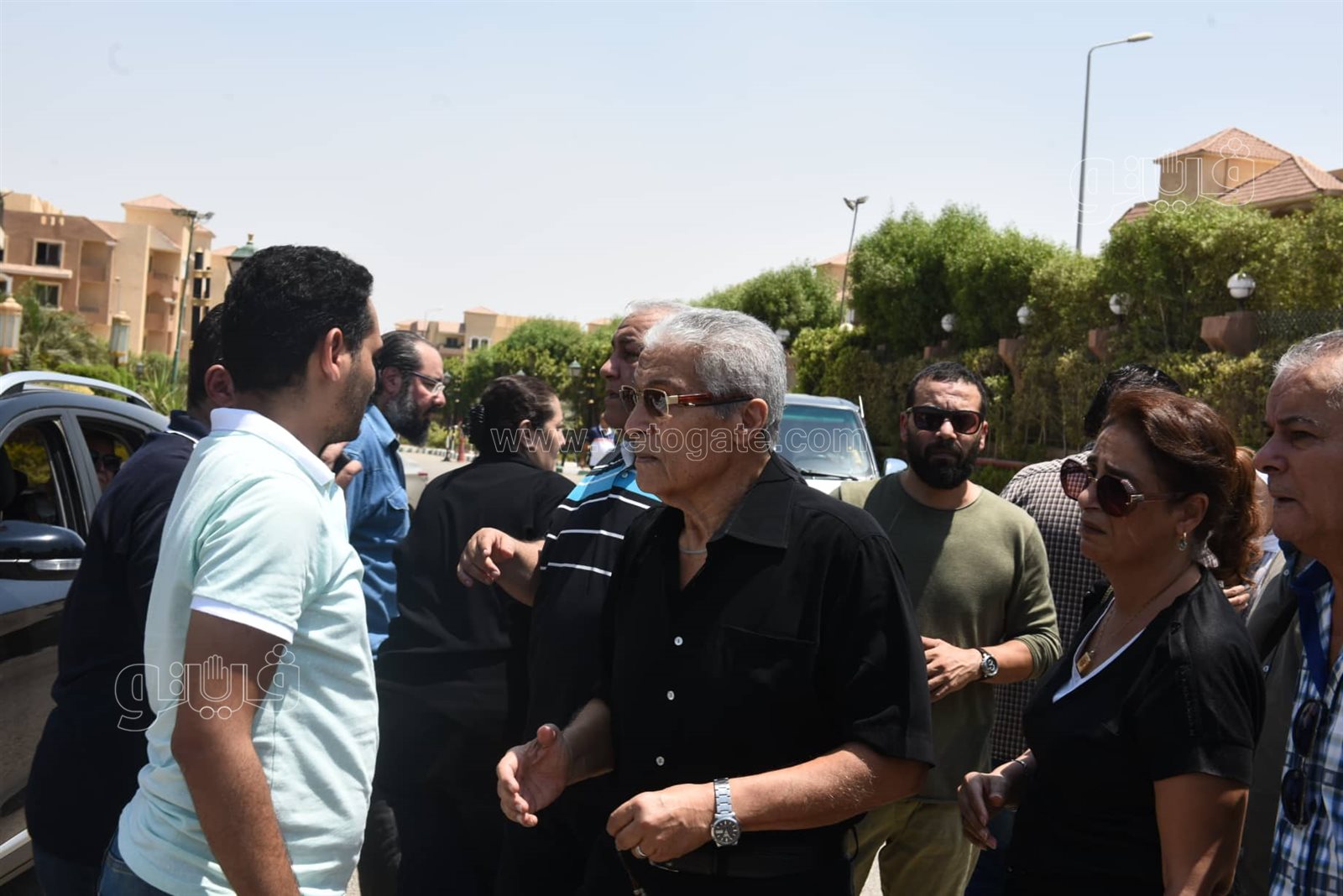 أثناء الجنازة.. الحزن يسيطر على أسرة رجاء حسن وطليقها (34)