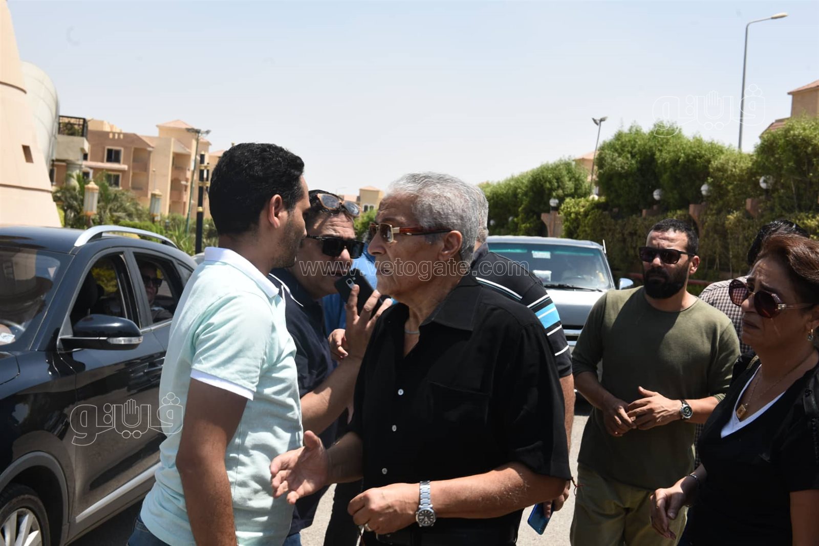 أثناء الجنازة.. الحزن يسيطر على أسرة رجاء حسن وطليقها (36)