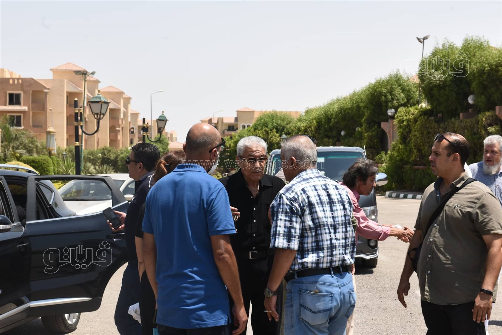 أثناء الجنازة.. الحزن يسيطر على أسرة رجاء حسن وطليقها (39)