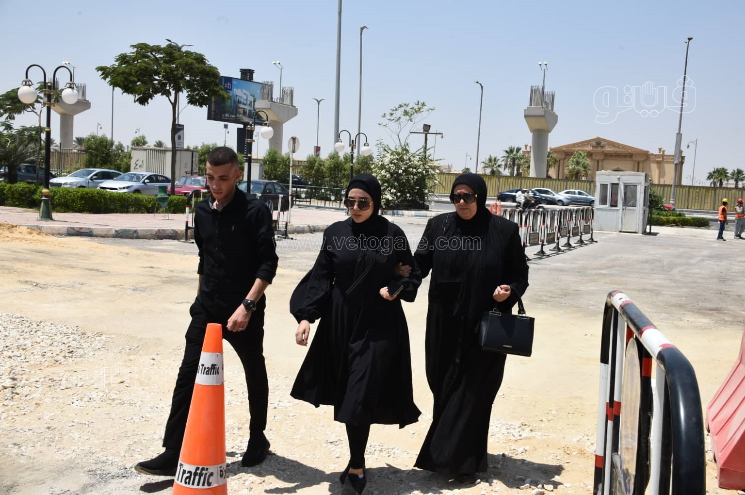 أثناء الجنازة.. الحزن يسيطر على أسرة رجاء حسن وطليقها (54)