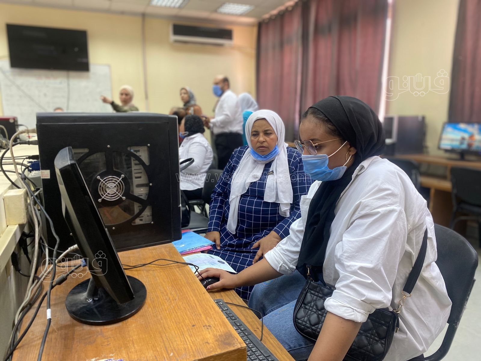 توافد طلاب الثانوية على معامل آداب عين شمس لتسجيل الرغبات (1)