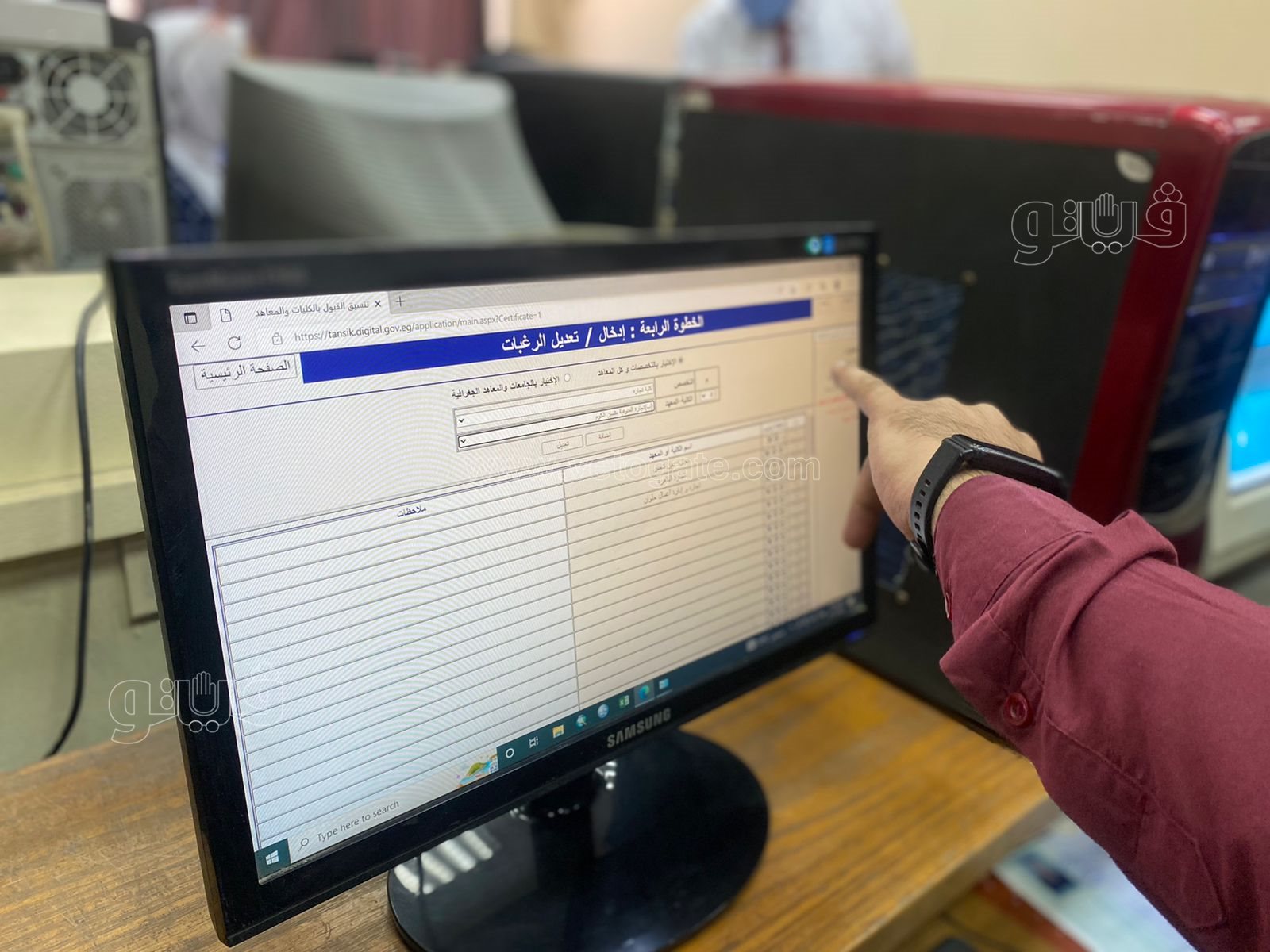 توافد طلاب الثانوية على معامل آداب عين شمس لتسجيل الرغبات (3)