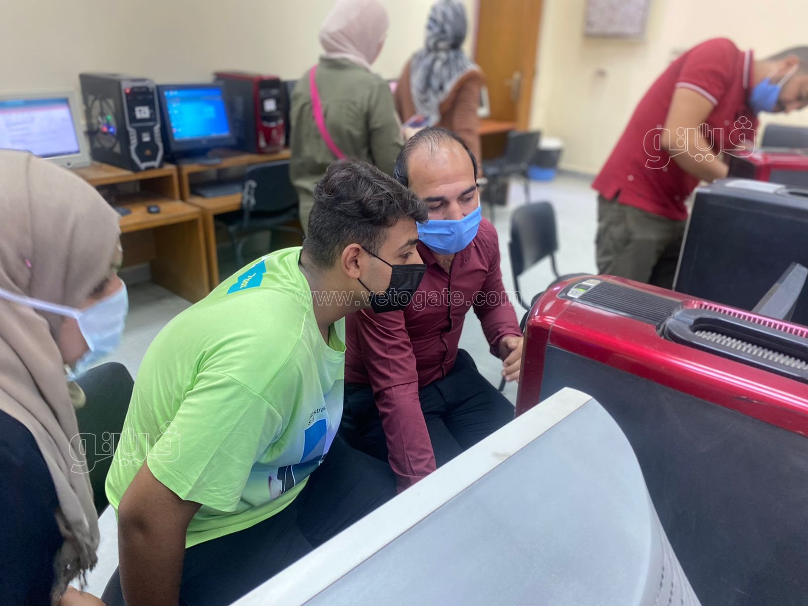 توافد طلاب الثانوية على معامل آداب عين شمس لتسجيل الرغبات (6)