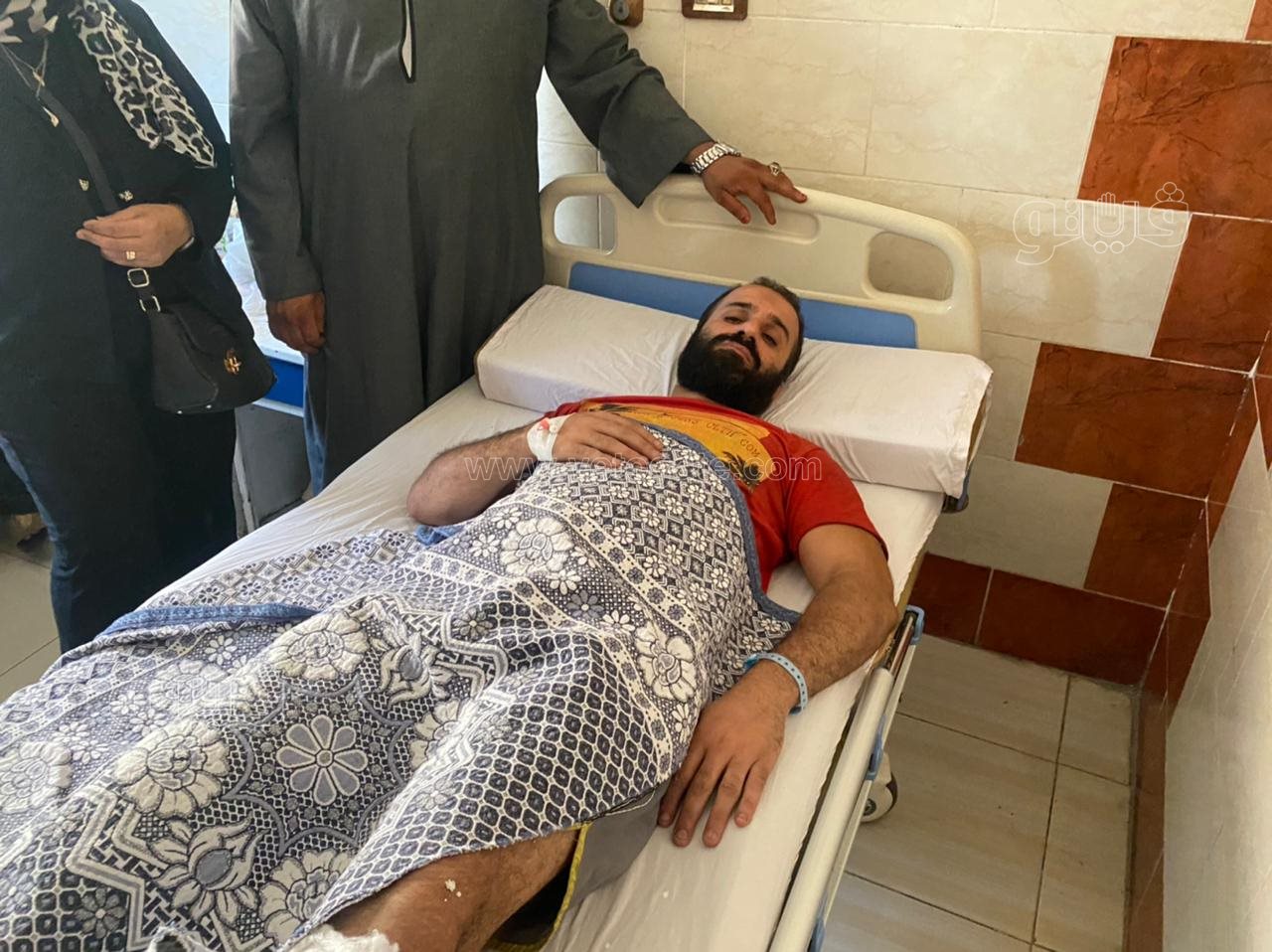 وفد من الأرثوذكسية يزور مصابي كنيسة أبو سيفين بمستشفى إمبابة (1)