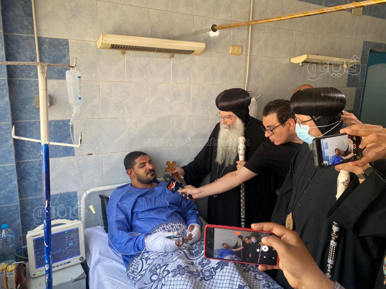 وفد من الأرثوذكسية يزور مصابي كنيسة أبو سيفين بمستشفى إمبابة (3)