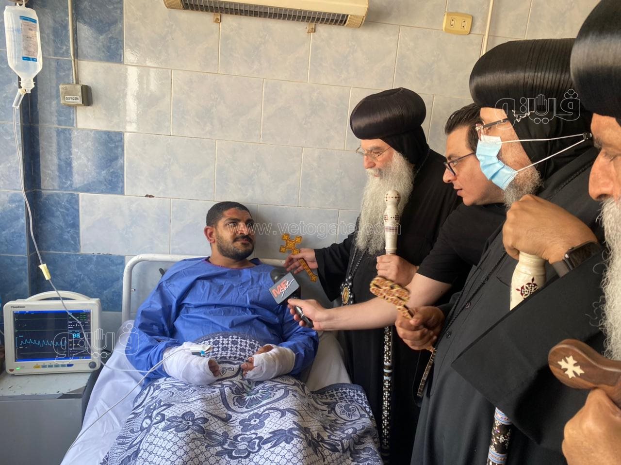 وفد من الأرثوذكسية يزور مصابي كنيسة أبو سيفين بمستشفى إمبابة (4)