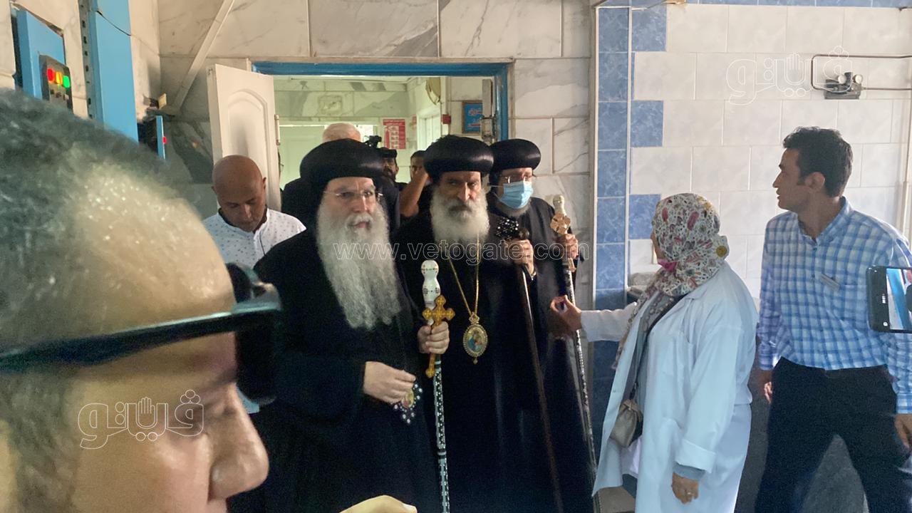 وفد من الأرثوذكسية يزور مصابي كنيسة أبو سيفين بمستشفى إمبابة (5)