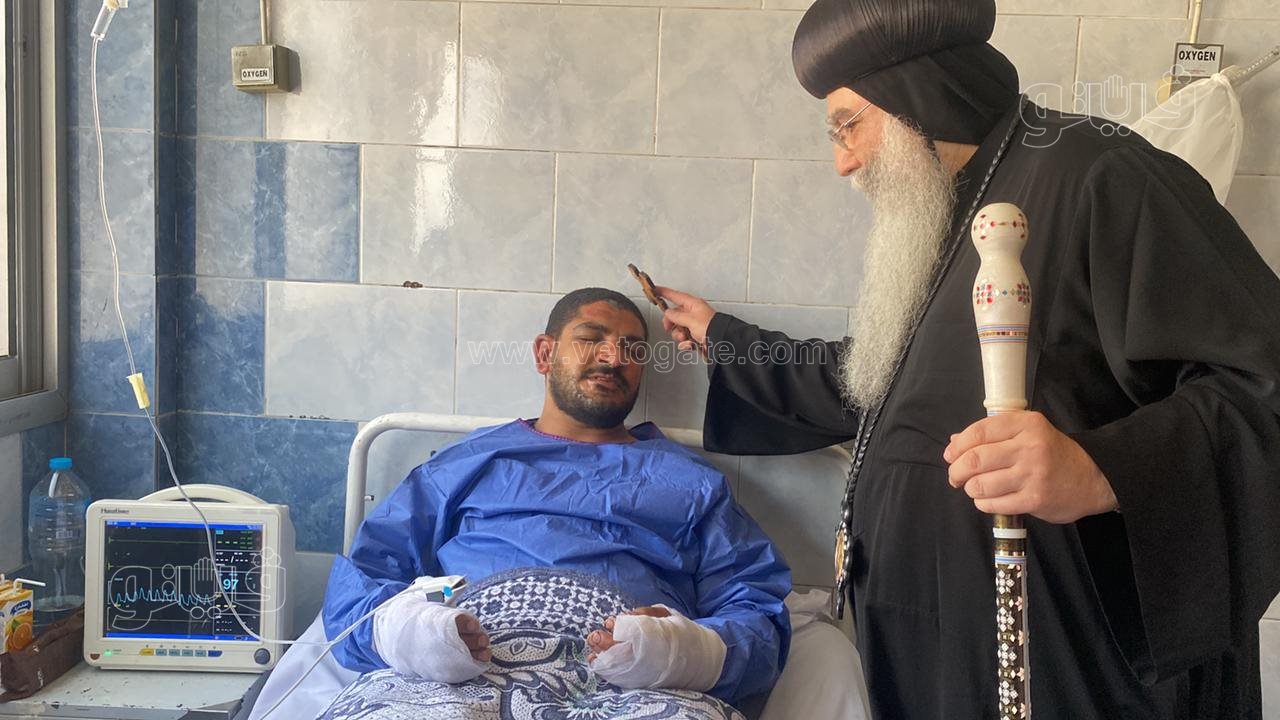 وفد من الأرثوذكسية يزور مصابي كنيسة أبو سيفين بمستشفى إمبابة (7)