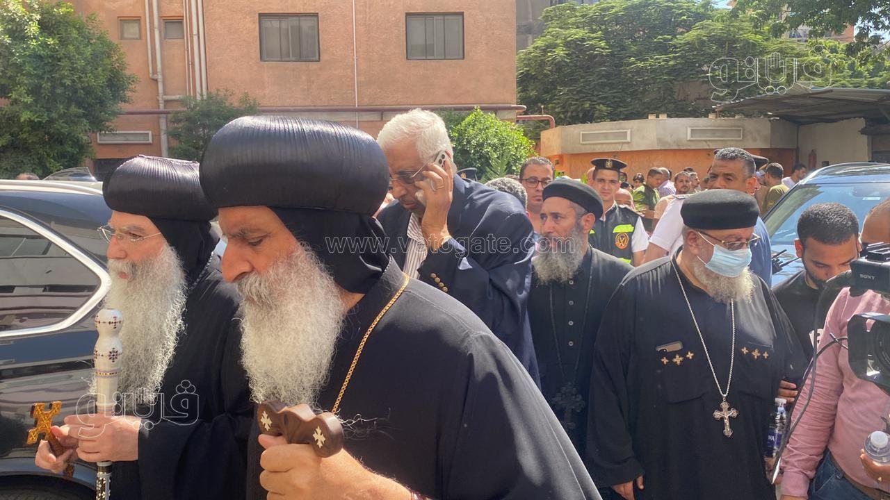 وفد من الأرثوذكسية يزور مصابي كنيسة أبو سيفين بمستشفى إمبابة (10)