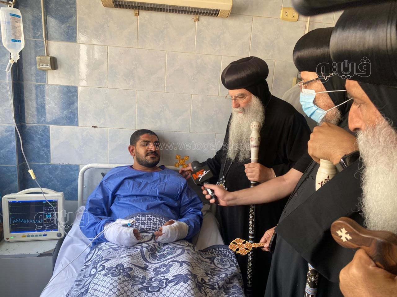 وفد من الأرثوذكسية يزور مصابي كنيسة أبو سيفين بمستشفى إمبابة (11)