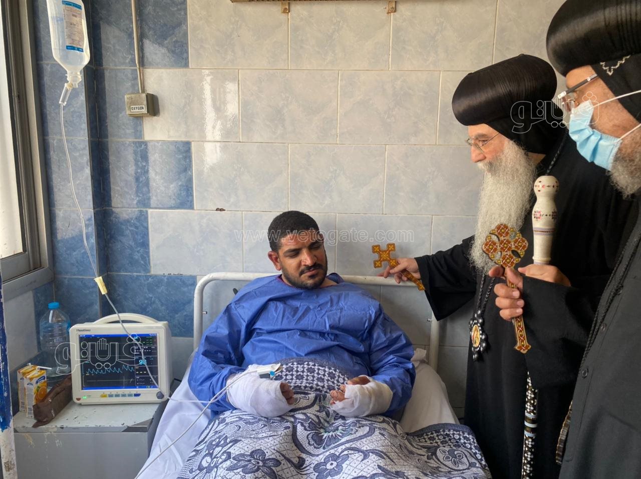 وفد من الأرثوذكسية يزور مصابي كنيسة أبو سيفين بمستشفى إمبابة (12)