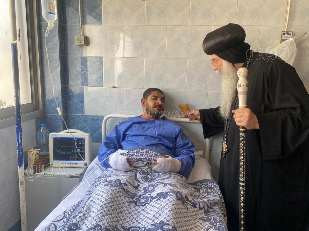 وفد من الأرثوذكسية يزور مصابي كنيسة أبو سيفين بمستشفى إمبابة (13)